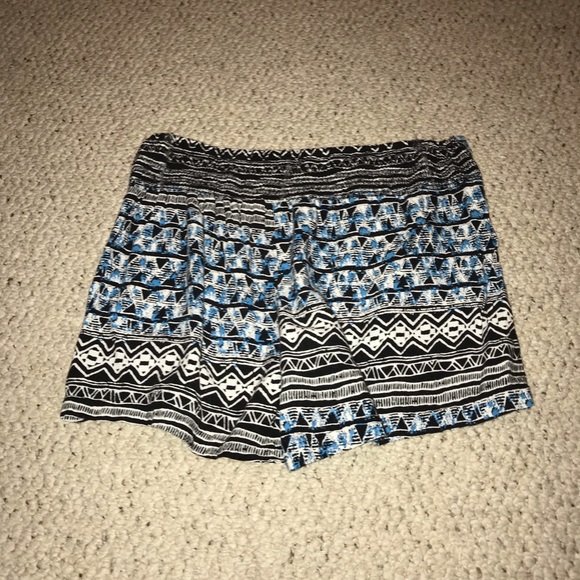 Shorts - Picture 2 of 3